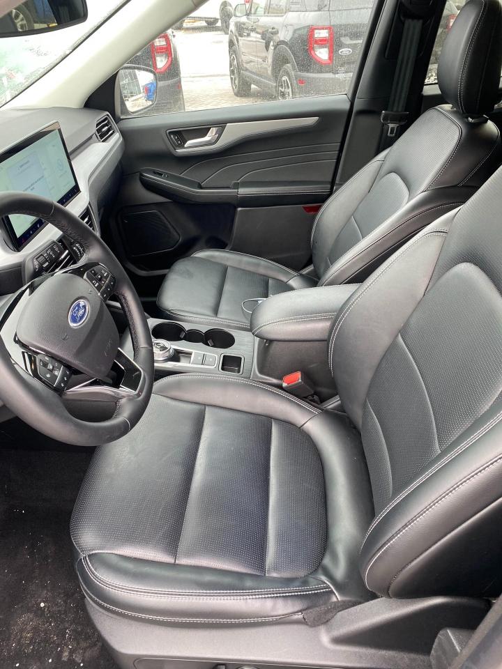 2025 Ford Escape Platinum 4dr All-Wheel Drive Photo