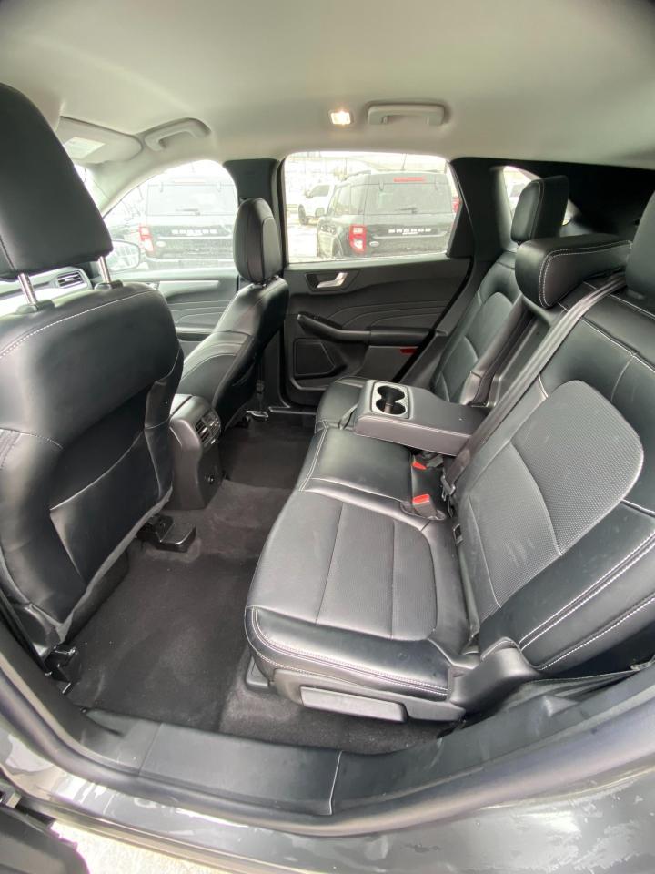 2025 Ford Escape Platinum 4dr All-Wheel Drive Photo