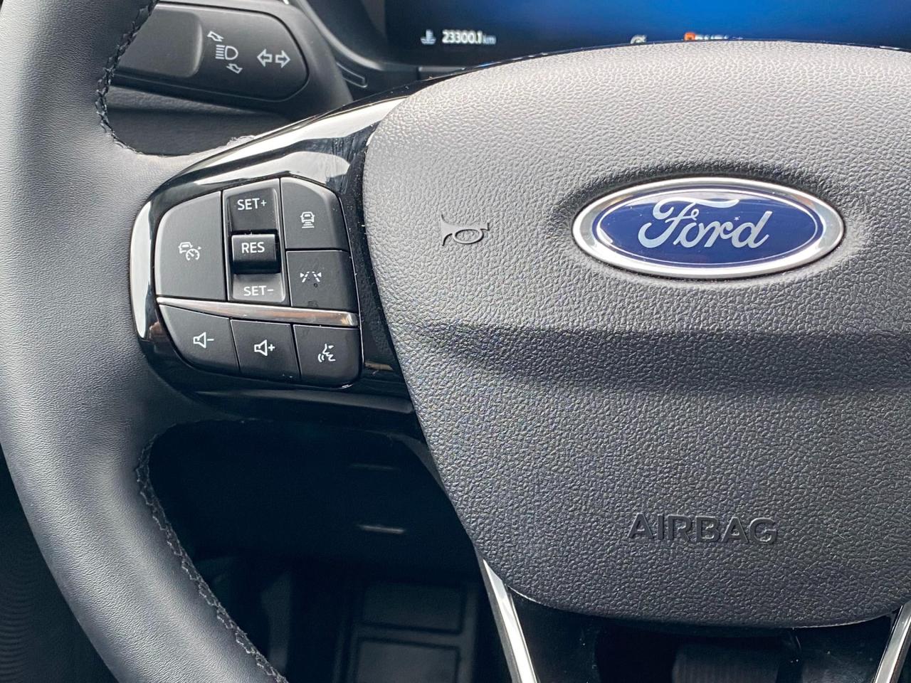 2025 Ford Escape Platinum 4dr All-Wheel Drive Photo