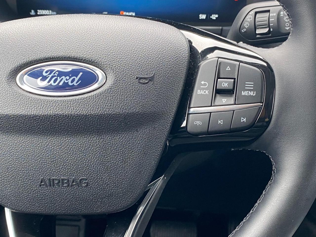 2025 Ford Escape Platinum 4dr All-Wheel Drive Photo