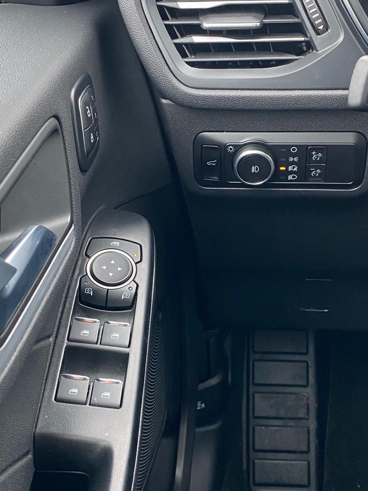 2025 Ford Escape Platinum 4dr All-Wheel Drive Photo