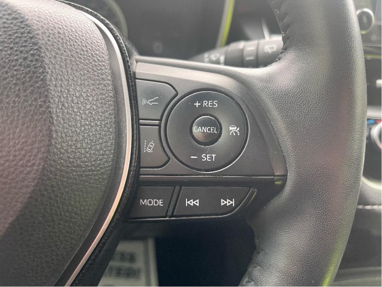 2020 Toyota Corolla Hatchback SE ONE OWNER CERTIFIED Photo