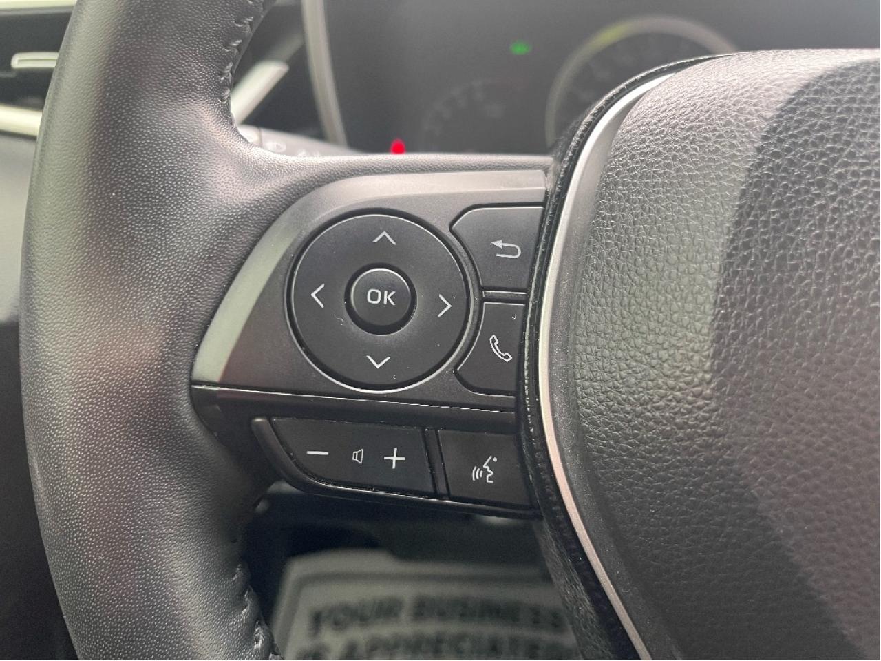 2020 Toyota Corolla Hatchback SE ONE OWNER CERTIFIED Photo