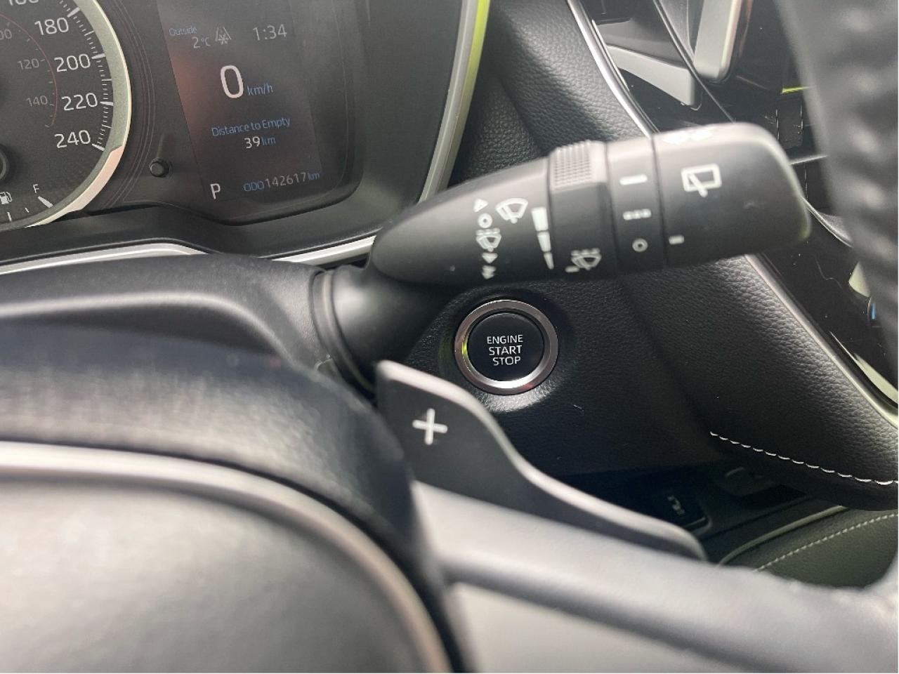 2020 Toyota Corolla Hatchback SE ONE OWNER CERTIFIED Photo