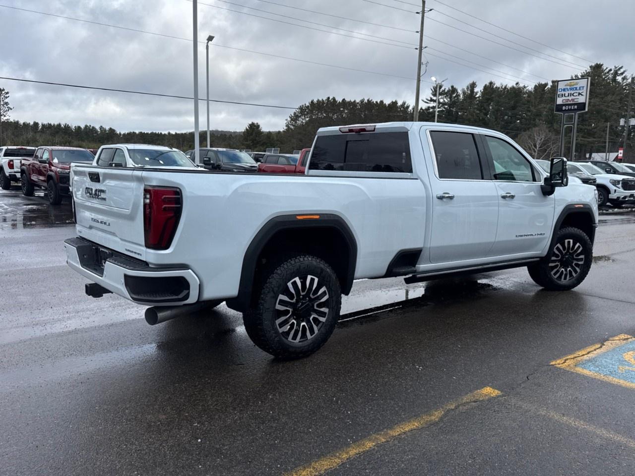 2026 GMC Sierra 3500HD 4WD Crew Cab Long Box Denali Ultimate Photo