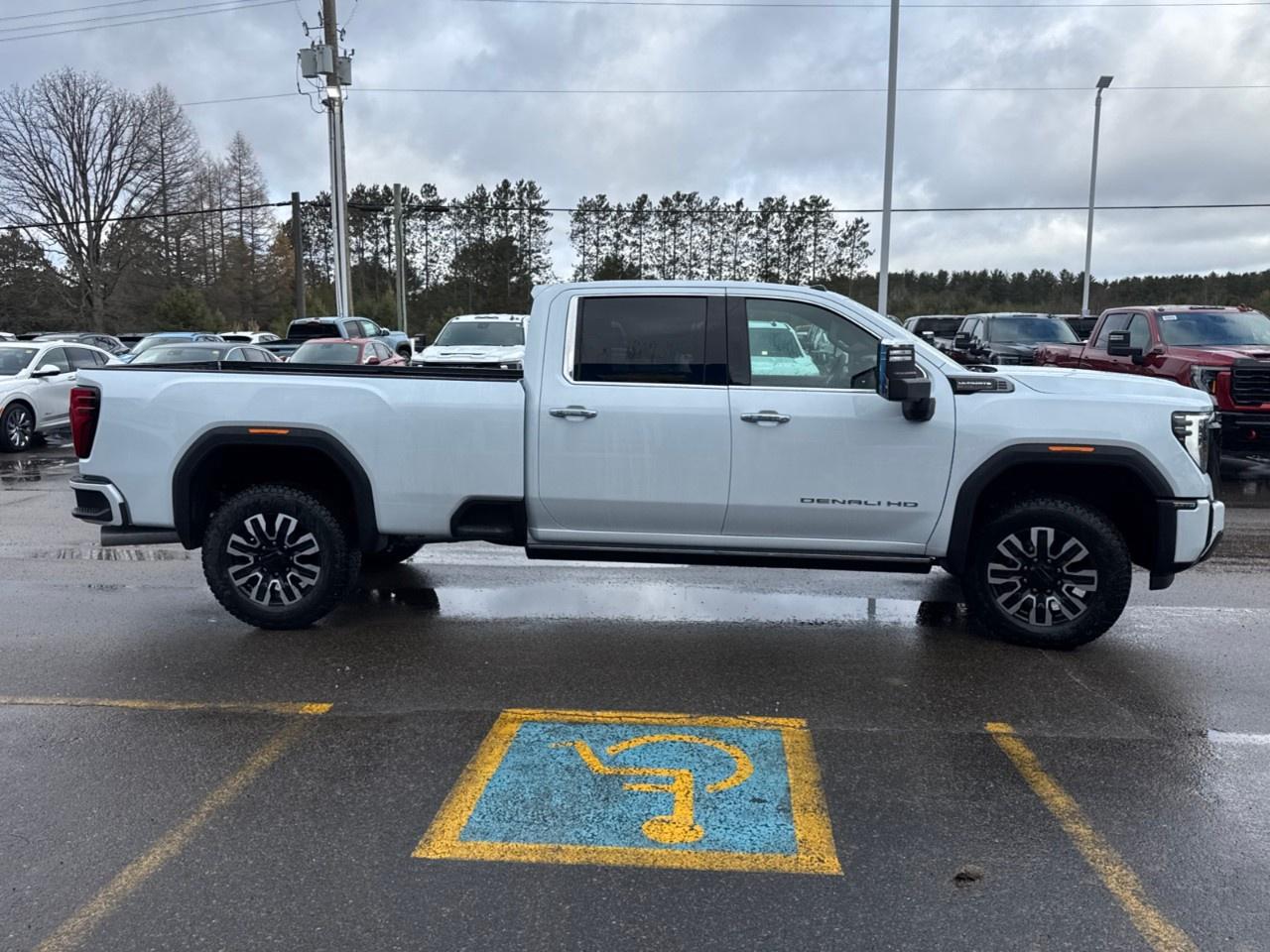 2026 GMC Sierra 3500HD 4WD Crew Cab Long Box Denali Ultimate Photo