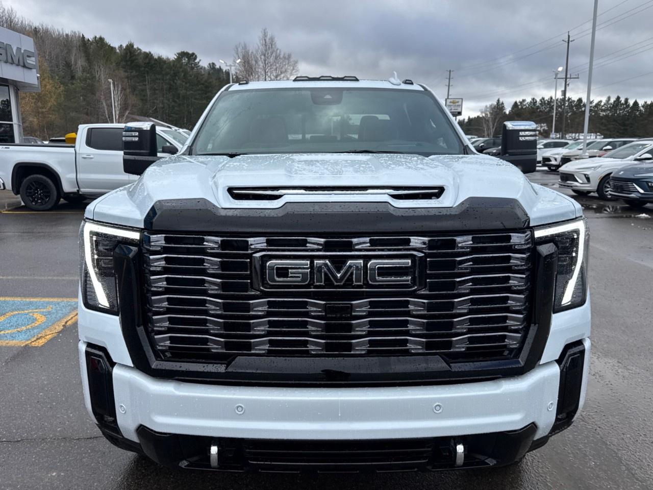 2026 GMC Sierra 3500HD 4WD Crew Cab Long Box Denali Ultimate Photo