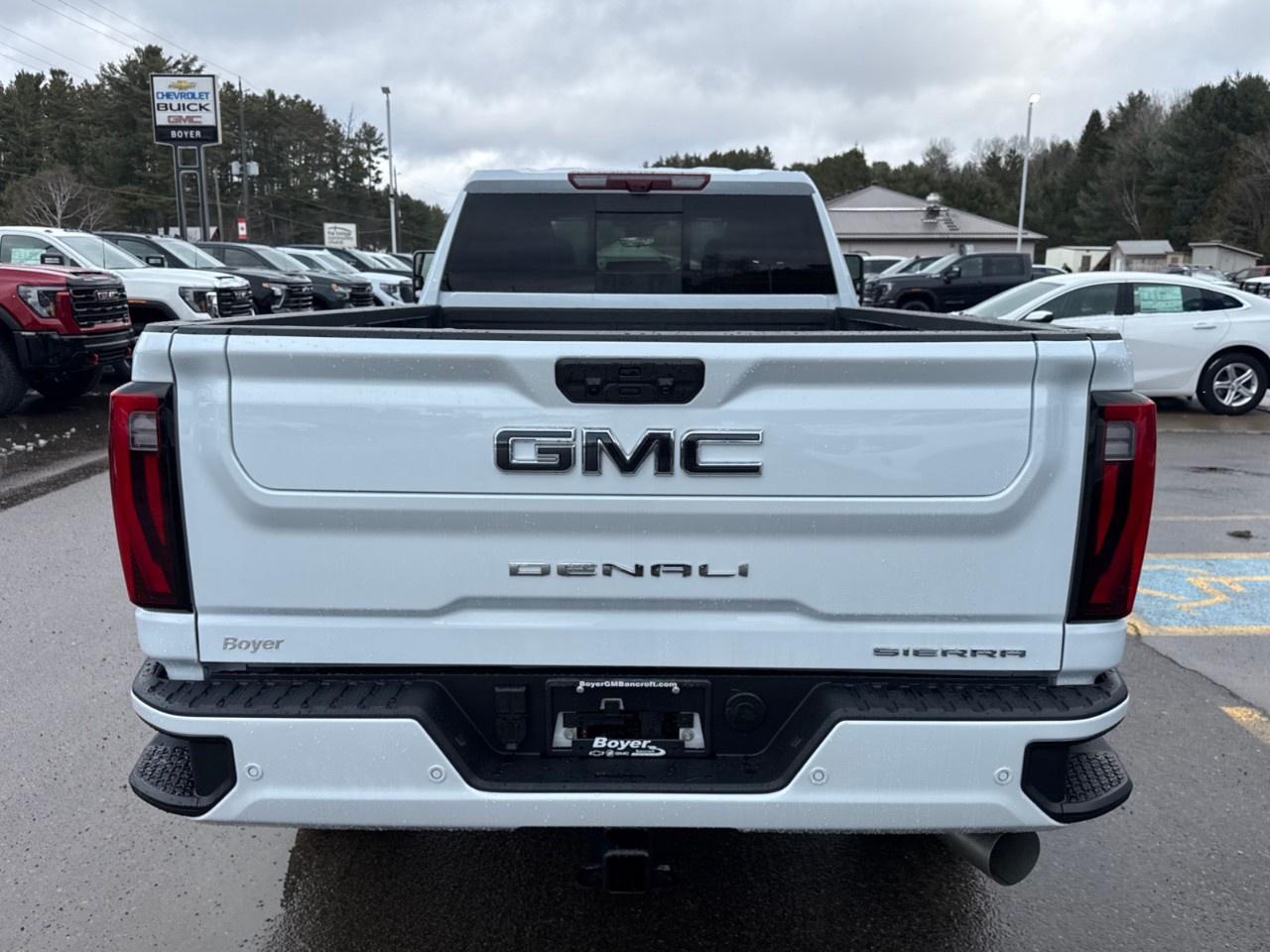 2026 GMC Sierra 3500HD 4WD Crew Cab Long Box Denali Ultimate Photo