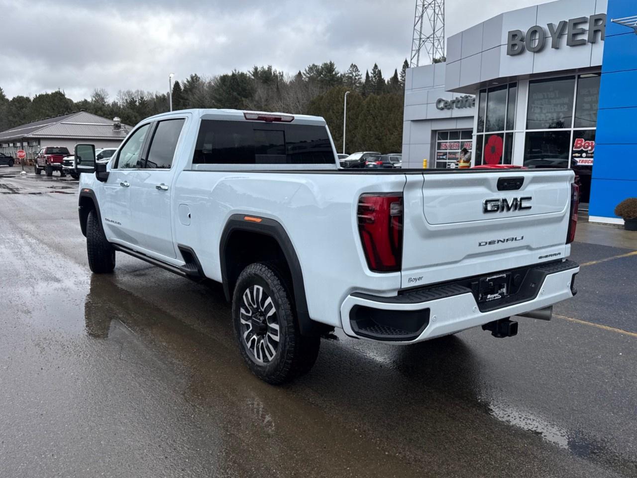 2026 GMC Sierra 3500HD 4WD Crew Cab Long Box Denali Ultimate Photo