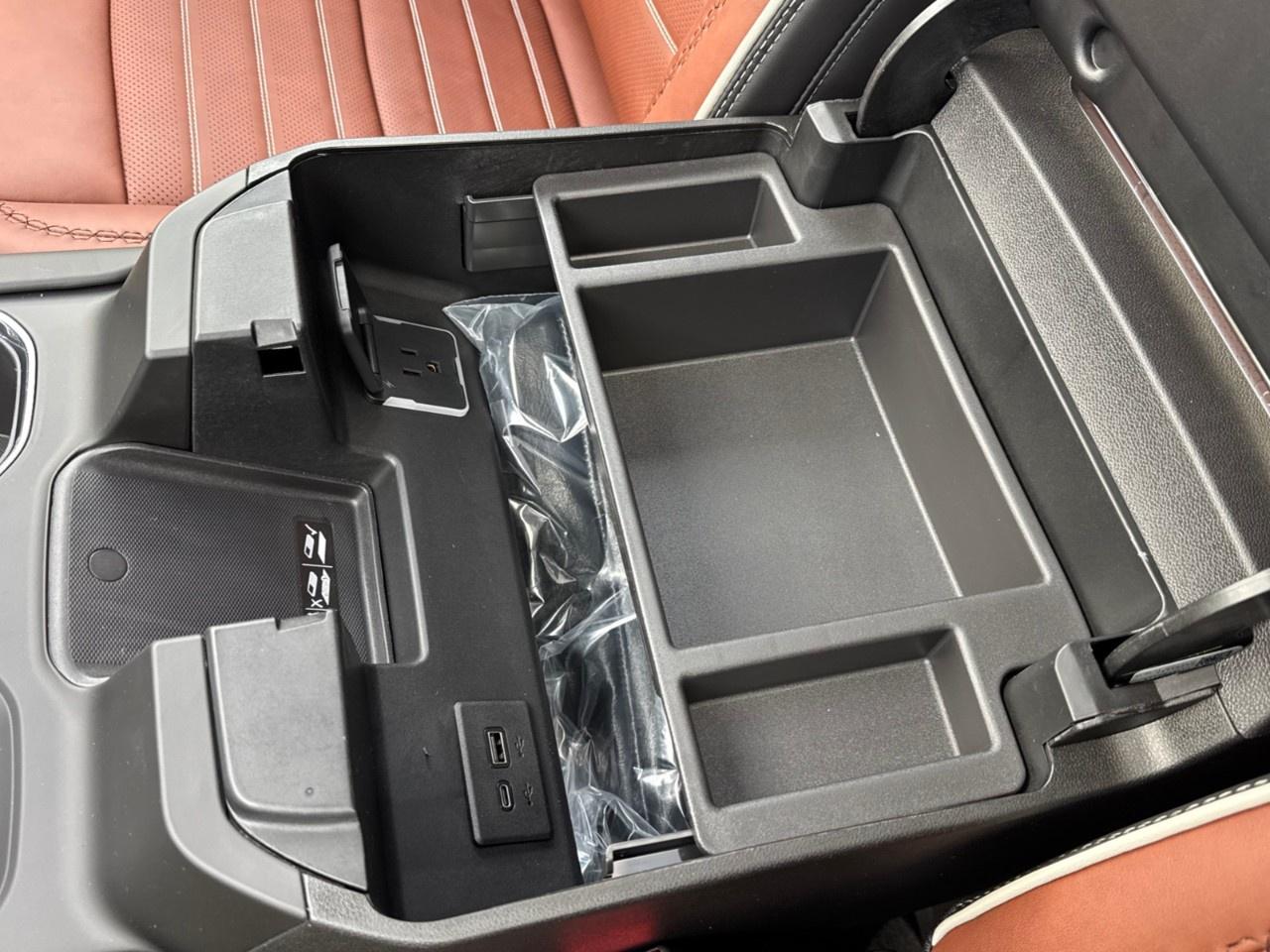 2026 GMC Sierra 3500HD 4WD Crew Cab Long Box Denali Ultimate Photo