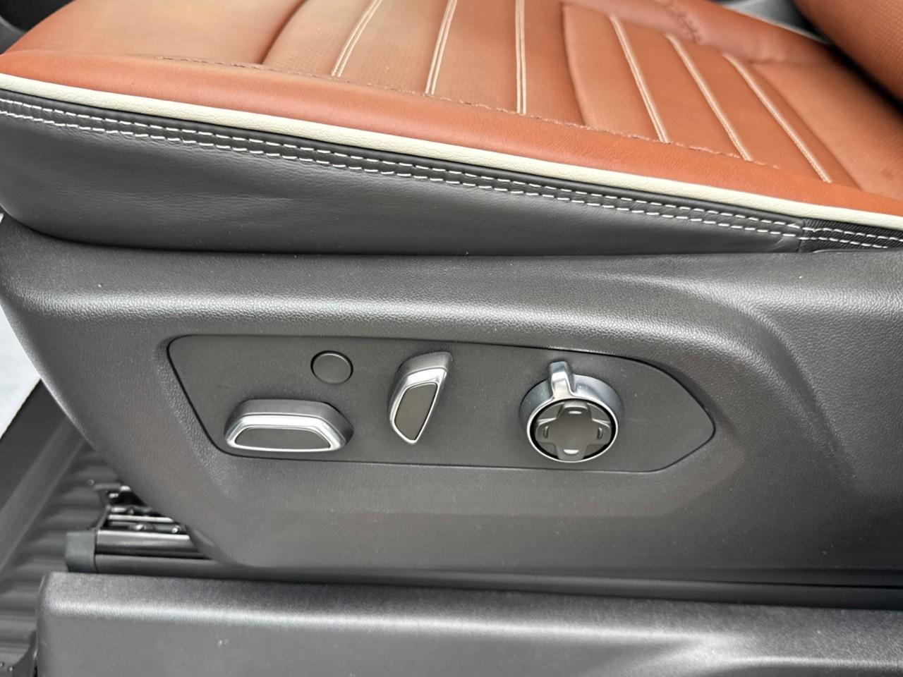 2026 GMC Sierra 3500HD 4WD Crew Cab Long Box Denali Ultimate Photo