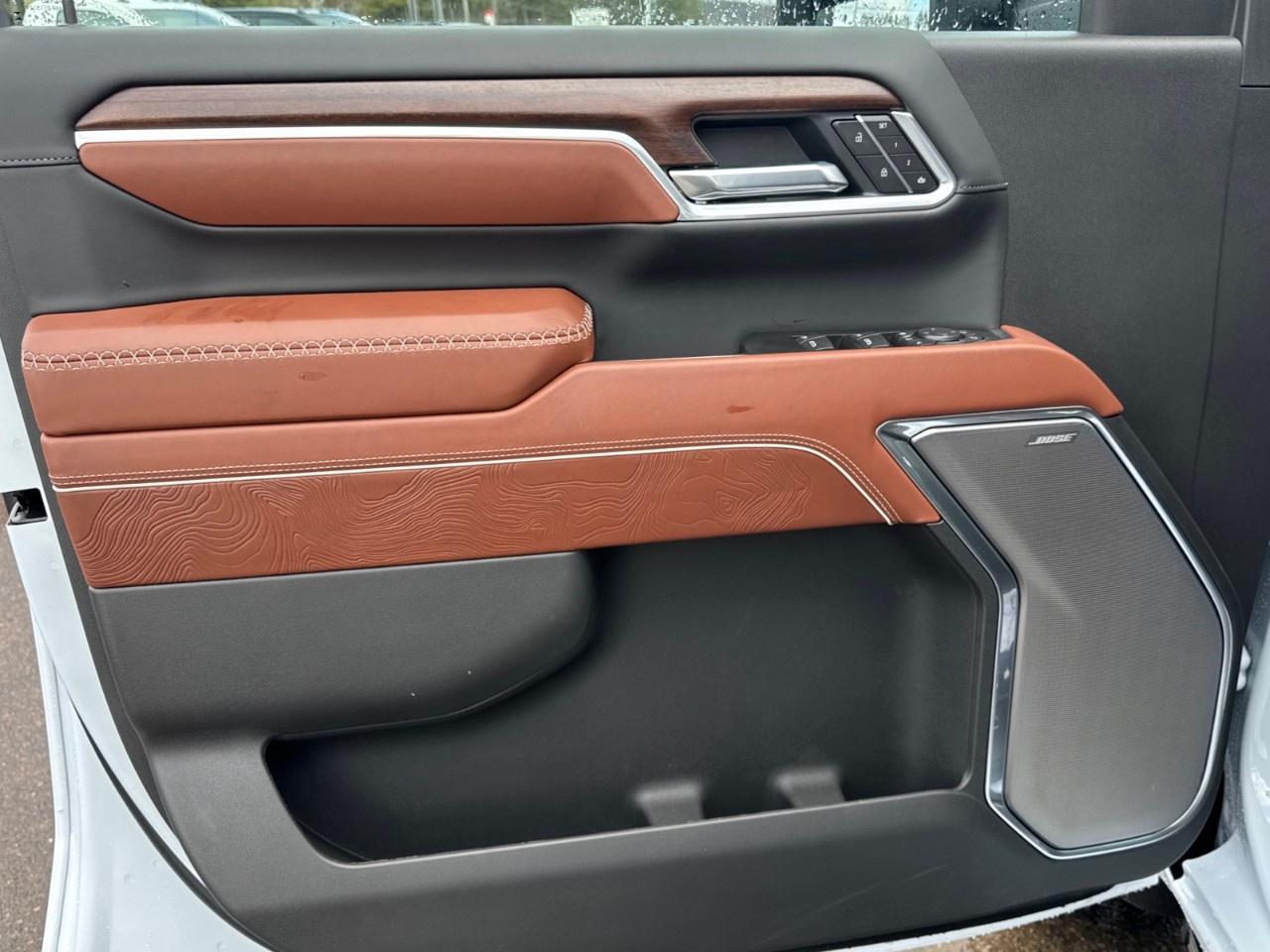 2026 GMC Sierra 3500HD 4WD Crew Cab Long Box Denali Ultimate Photo