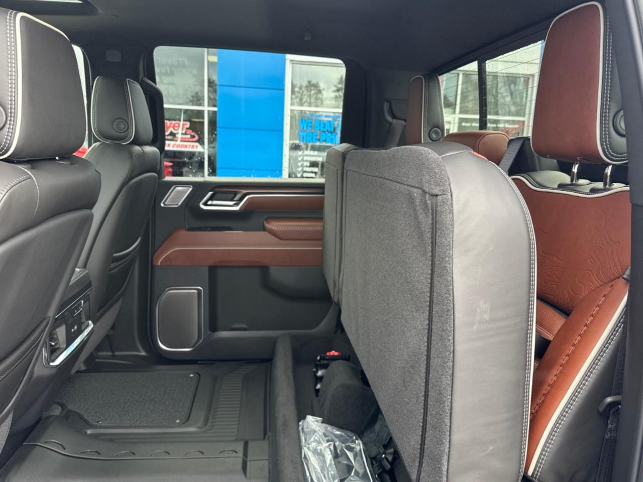 2026 GMC Sierra 3500HD 4WD Crew Cab Long Box Denali Ultimate Photo