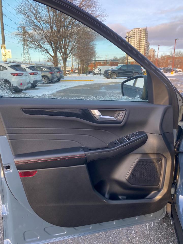 2025 Ford Escape ST-Line 4dr All-Wheel Drive Photo