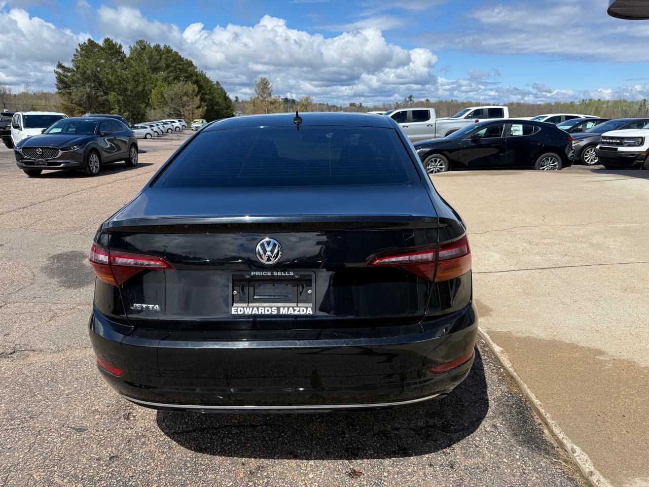 2019 Volkswagen Jetta 1.4 TSI Comfortline (M6) 4dr Sedan Photo