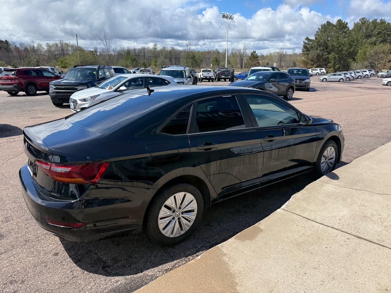 2019 Volkswagen Jetta 1.4 TSI Comfortline (M6) 4dr Sedan Photo