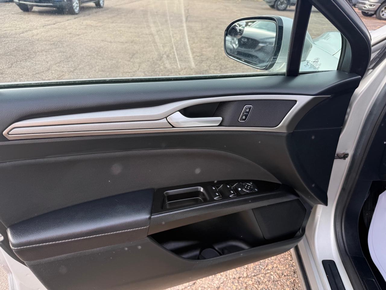 2017 Ford Fusion SE 4dr Front-wheel Drive Sedan Photo