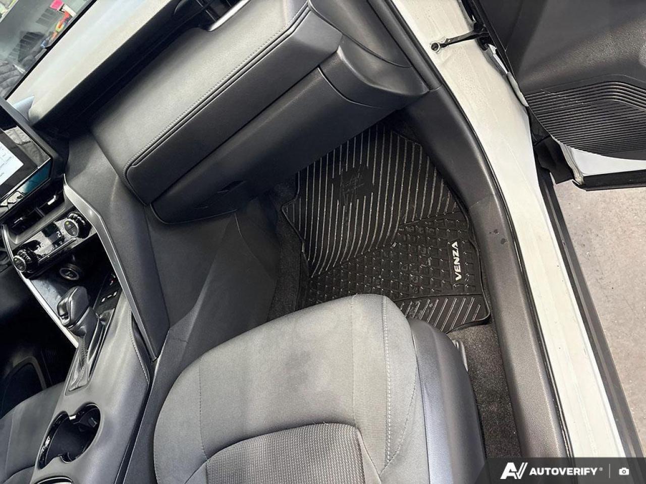 2024 Toyota Venza  Photo