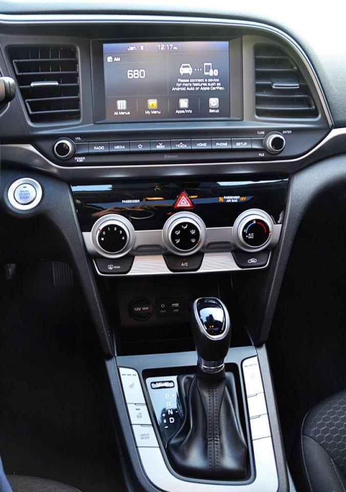 2019 Hyundai Elantra SEL 2.0L Automatic Photo