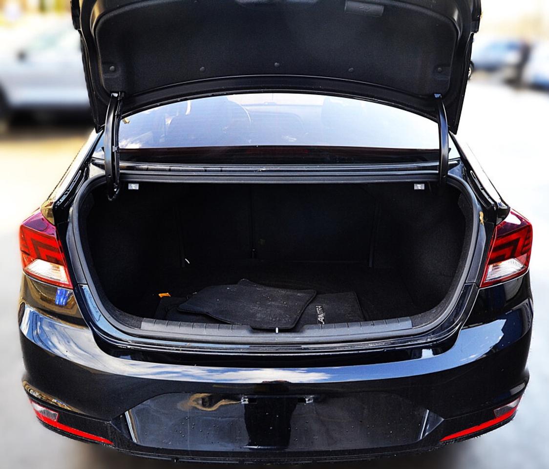 2019 Hyundai Elantra SEL 2.0L Automatic Photo