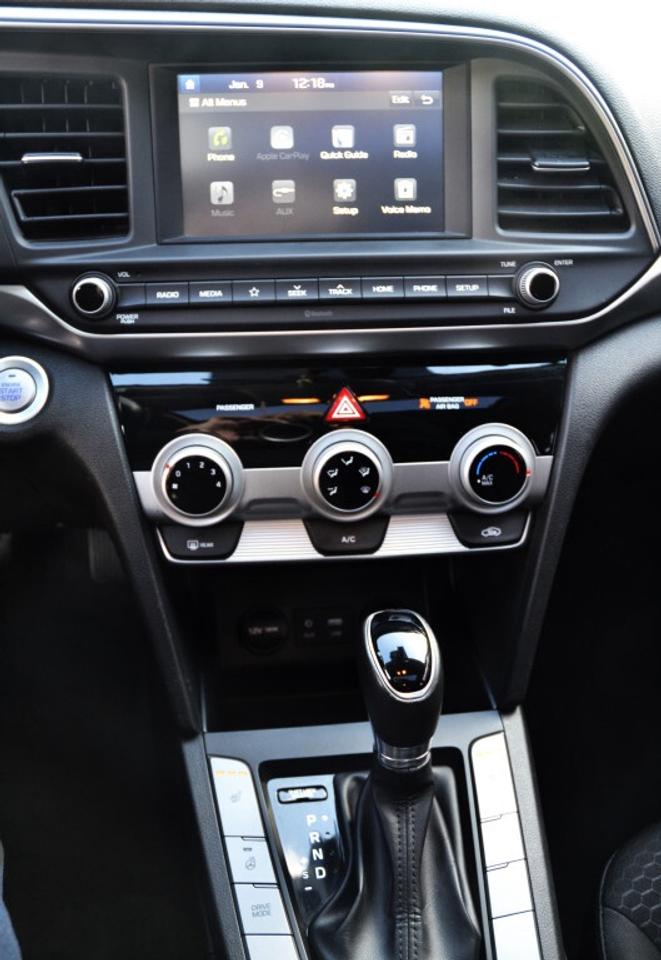 2019 Hyundai Elantra SEL 2.0L Automatic Photo