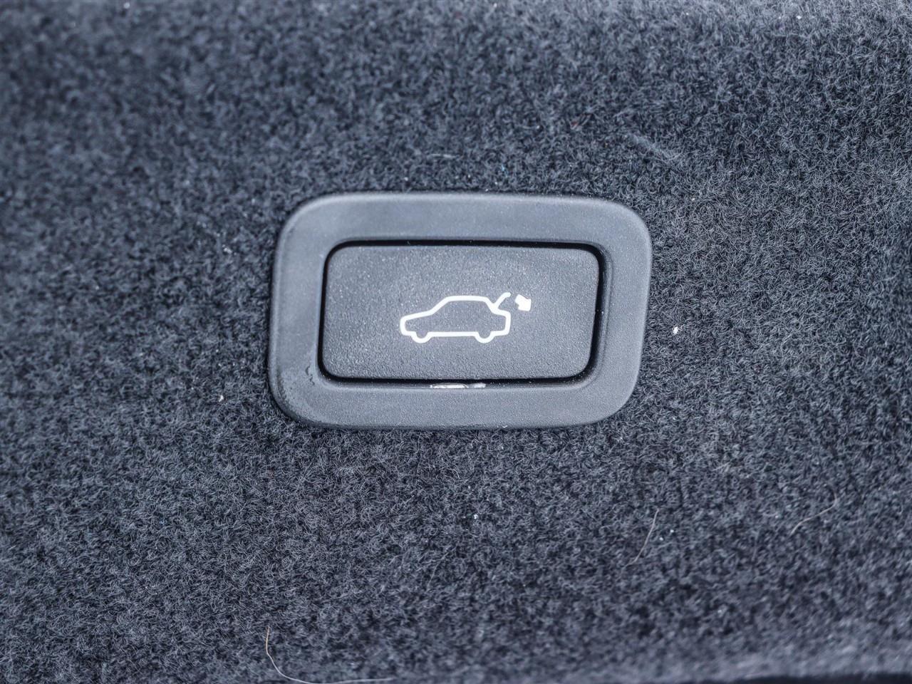 2018 Jaguar XF 25t Prestige 4dr All-Wheel Drive Sedan Photo