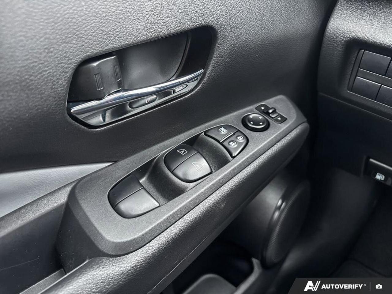 2024 Nissan Kicks SR PREMIUM   Leather Seats   360 View Camera   App Photo