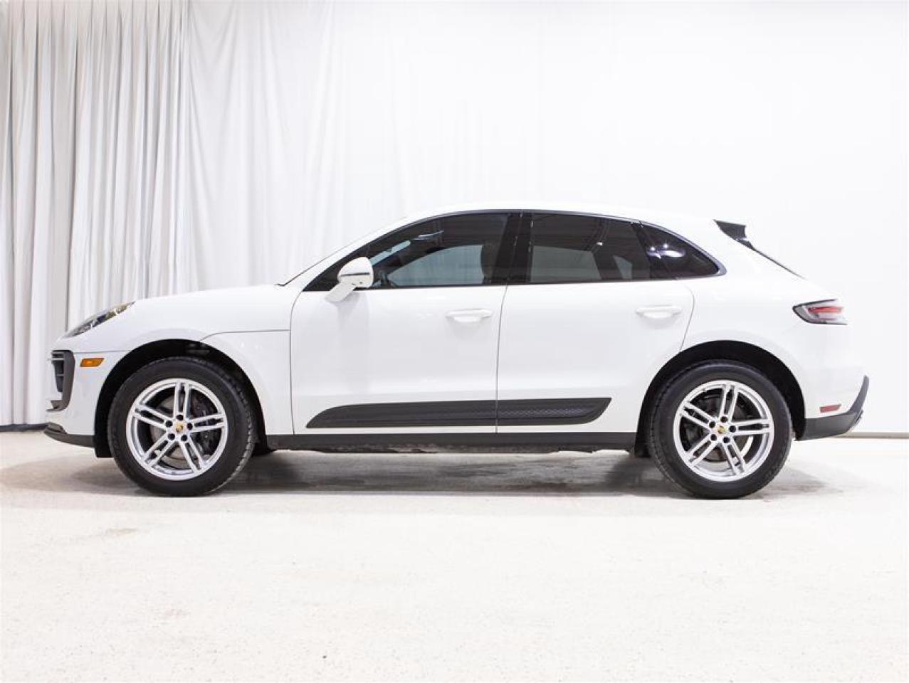 2023 Porsche Macan  Photo4