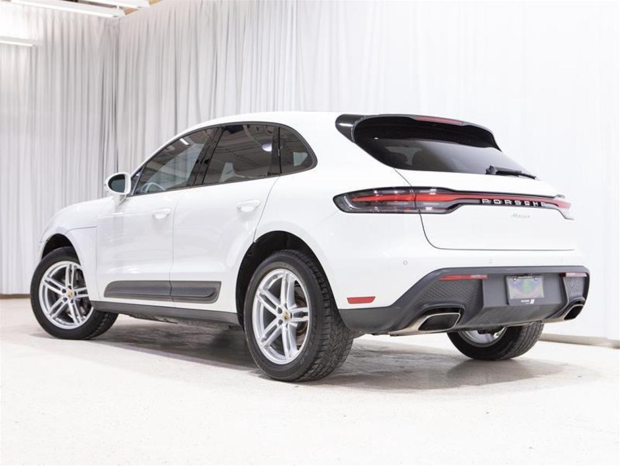 2023 Porsche Macan  Photo2