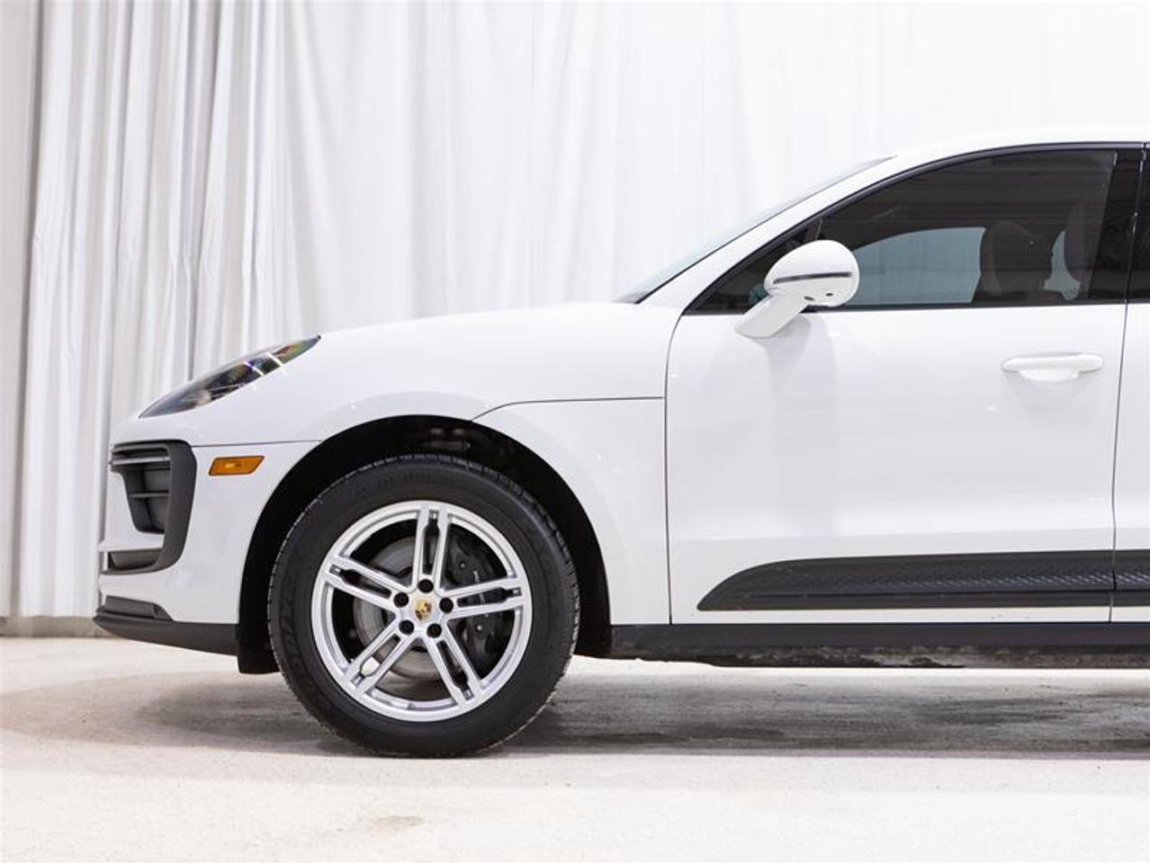 2023 Porsche Macan  Photo