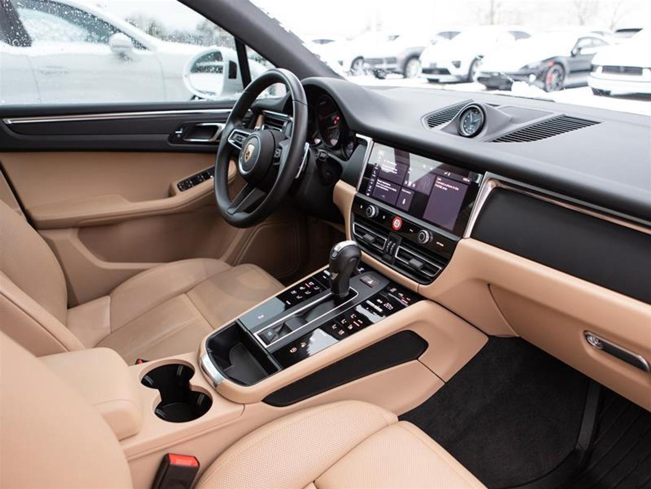 2023 Porsche Macan  Photo