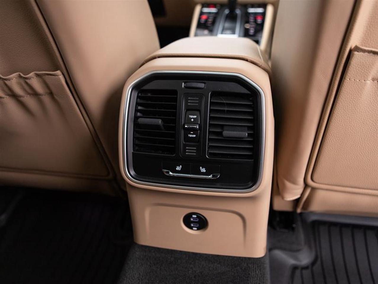 2023 Porsche Macan  Photo