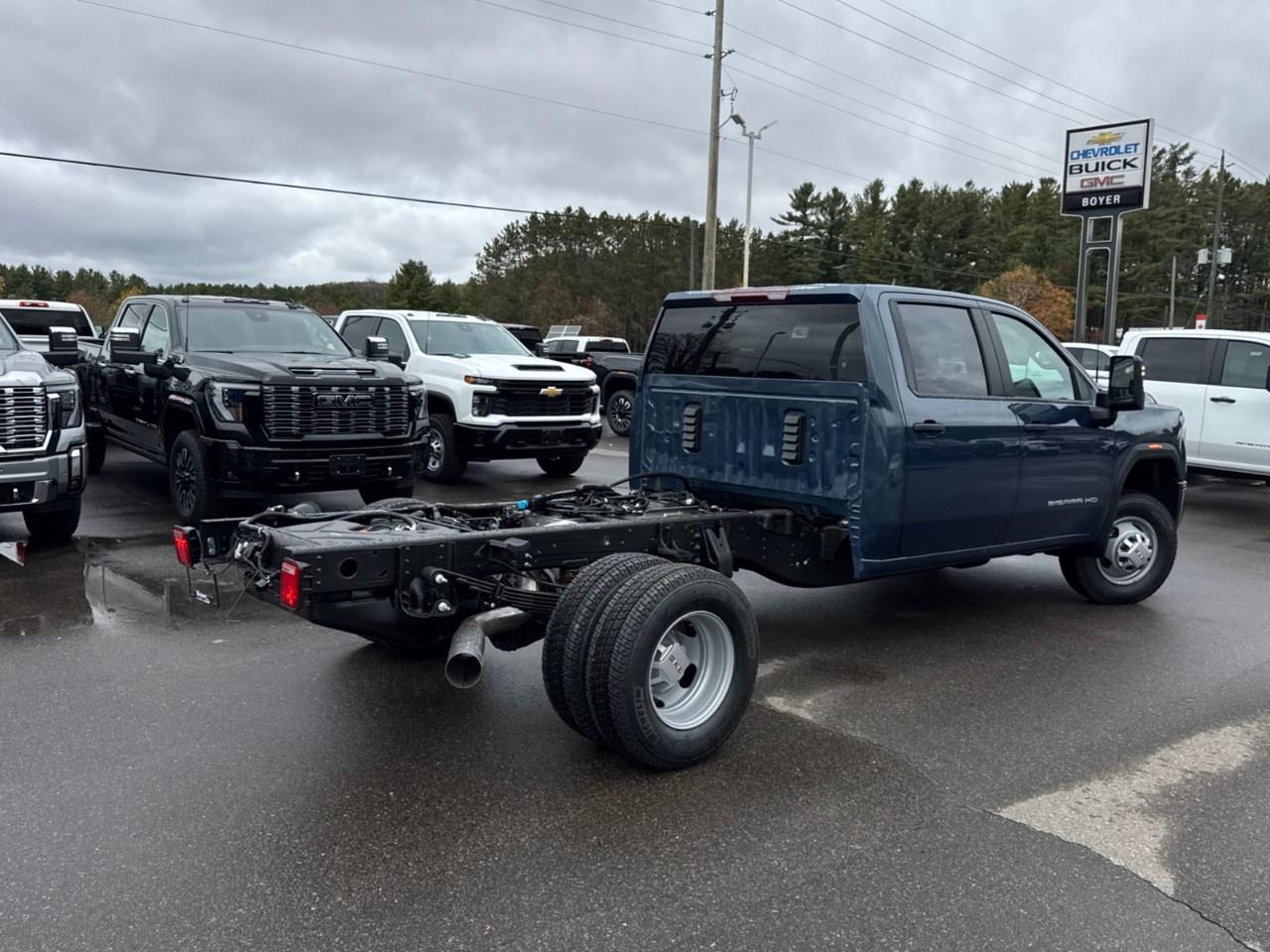 2026 GMC Sierra 3500HD CC 4WD Crew Cab 177" WB, 60" CA Pro Photo4