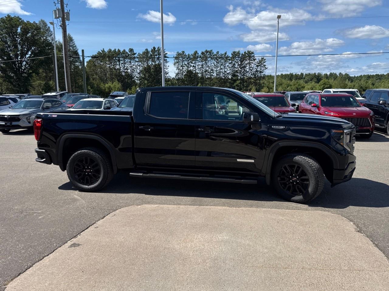 2026 GMC Sierra 1500 Crew Cab Short Box 4-Wheel Drive Elevation Photo4