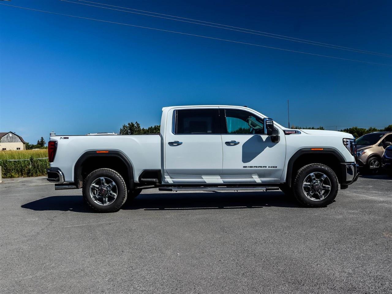 2025 GMC Sierra 3500HD 4WD Crew Cab Standard Box SLT Photo4