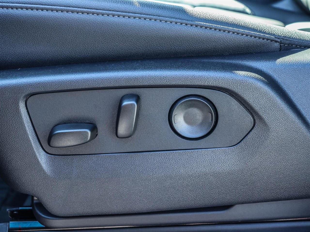 2025 GMC Sierra 3500HD 4WD Crew Cab Standard Box SLT Photo