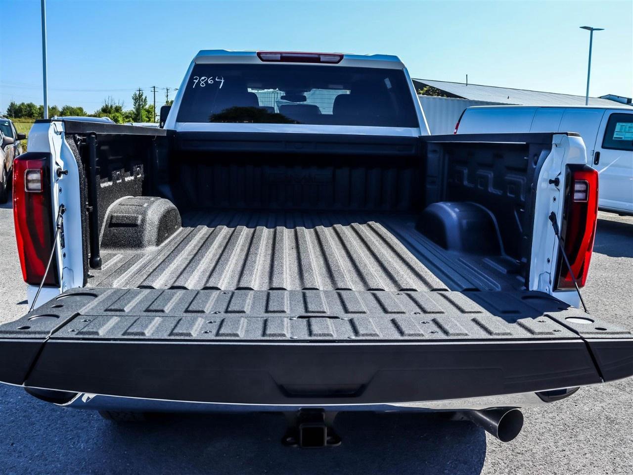 2025 GMC Sierra 3500HD 4WD Crew Cab Standard Box SLT Photo