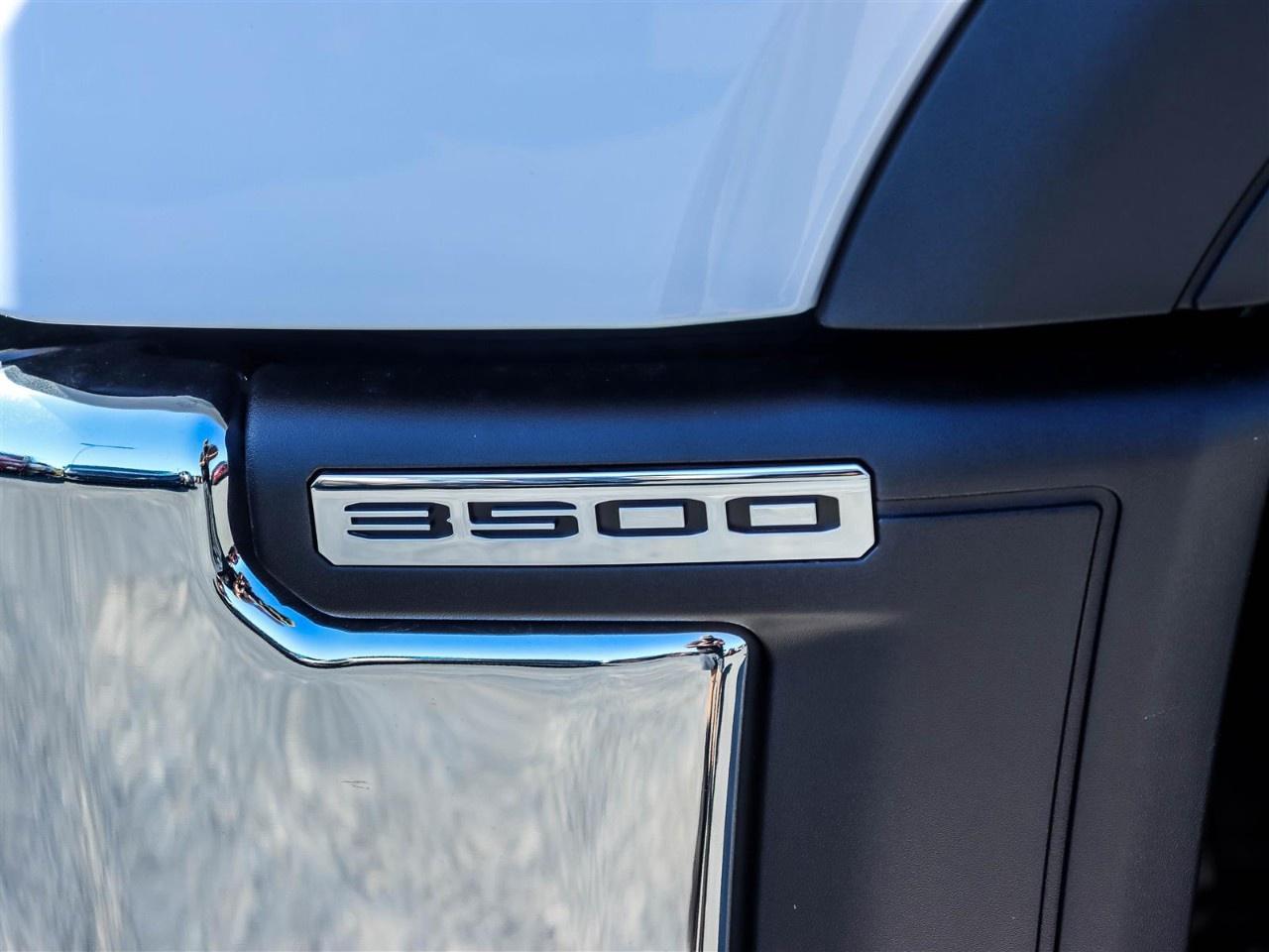 2025 GMC Sierra 3500HD 4WD Crew Cab Standard Box SLT Photo