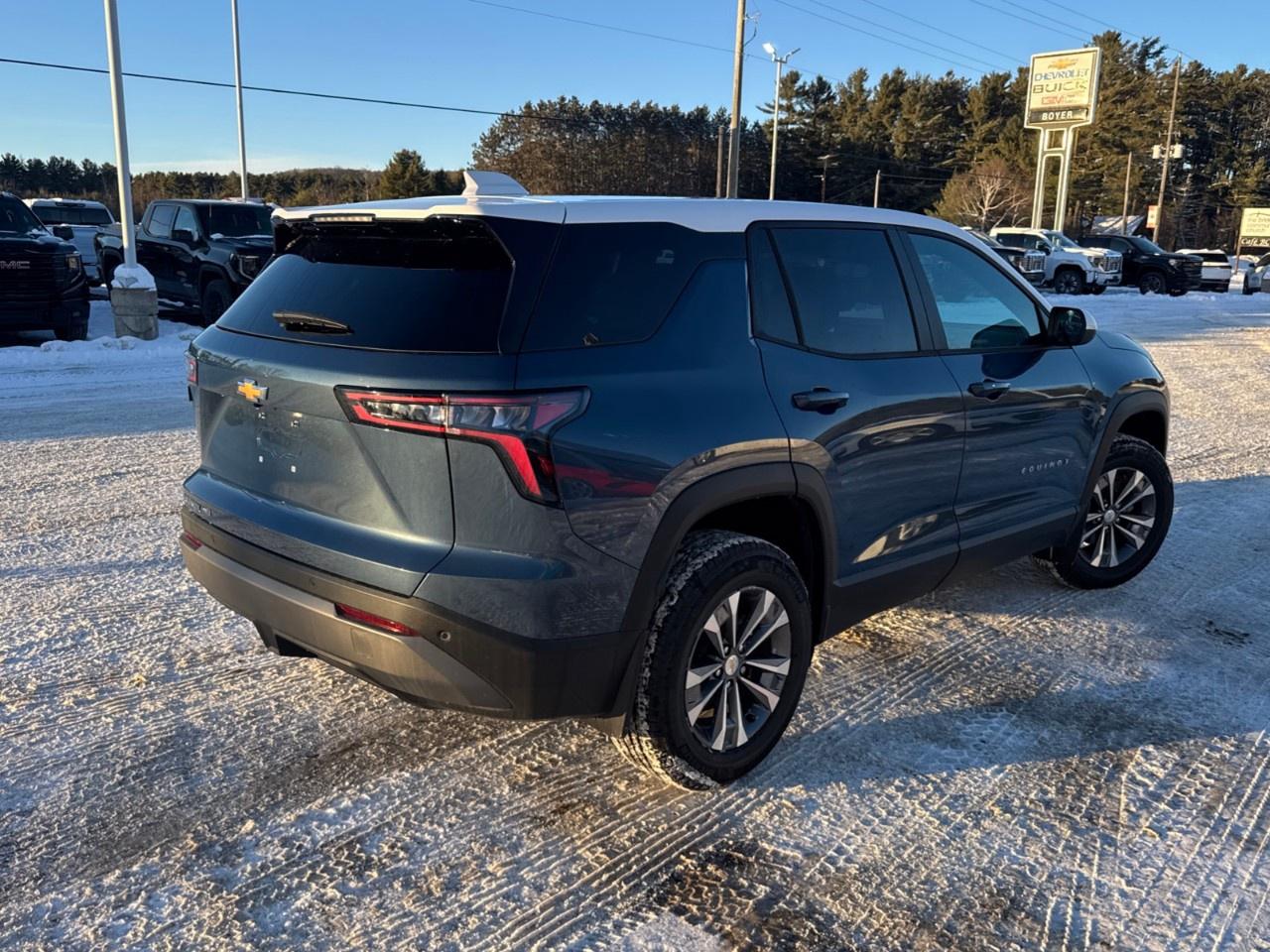 2026 Chevrolet Equinox AWD LT Photo4