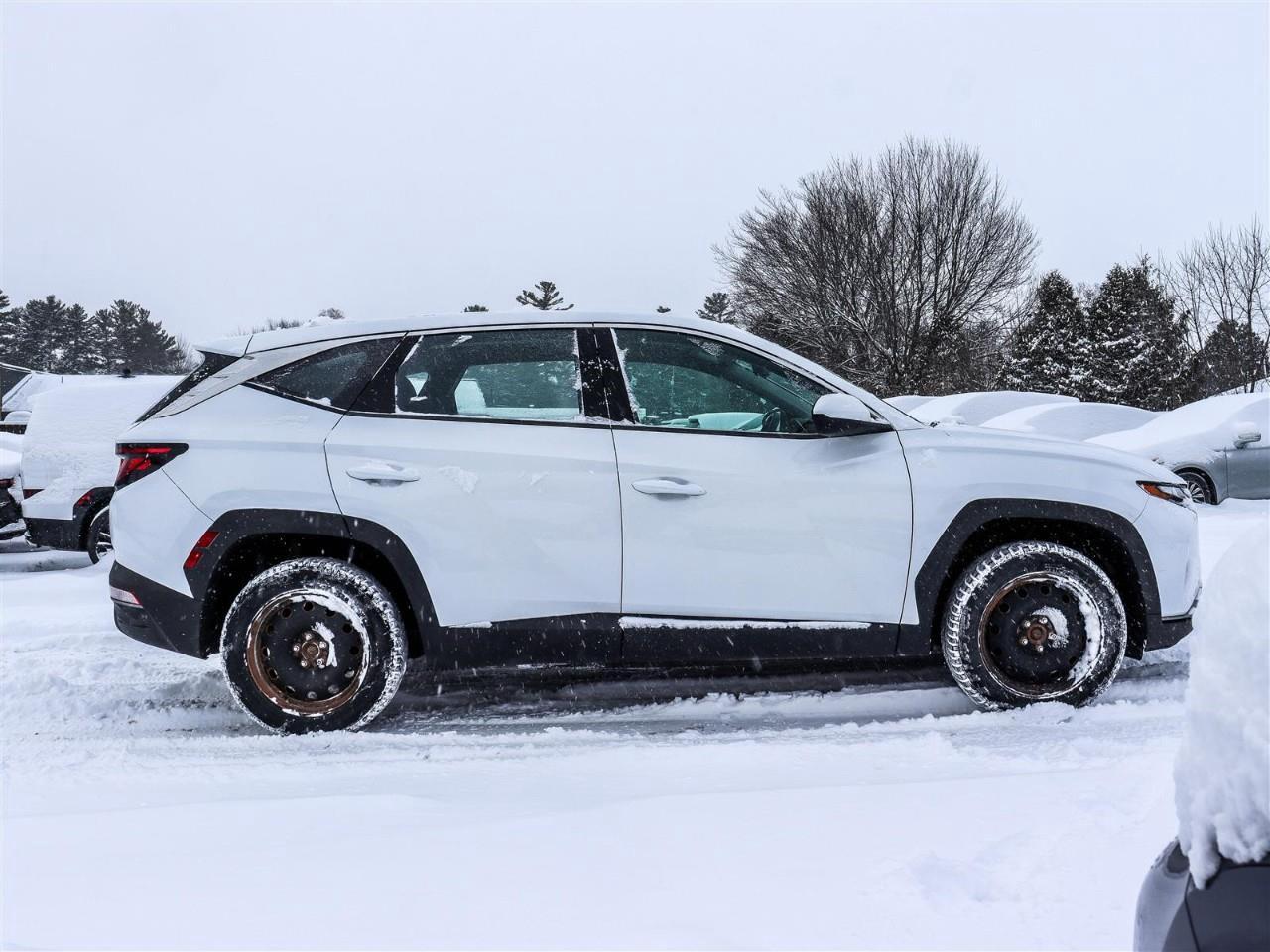 2022 Hyundai Tucson Essential 4dr All-Wheel Drive Photo2