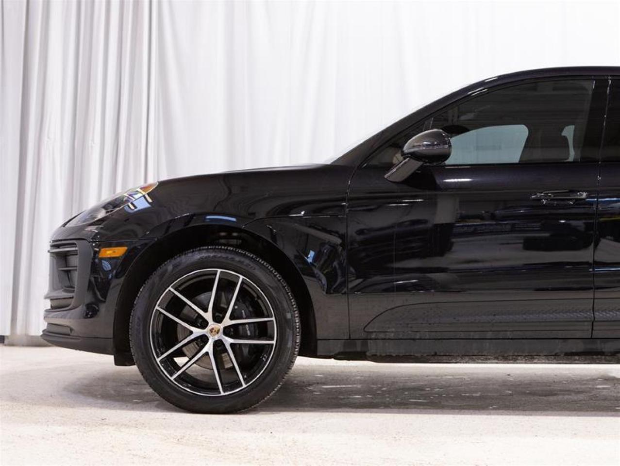 2023 Porsche Macan  Photo