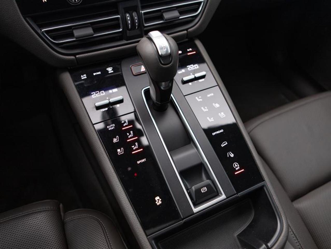 2023 Porsche Macan  Photo