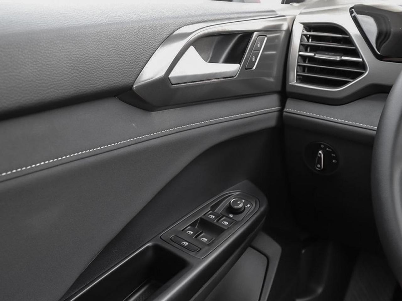 2026 Volkswagen Taos Comfortline Black Edition Photo