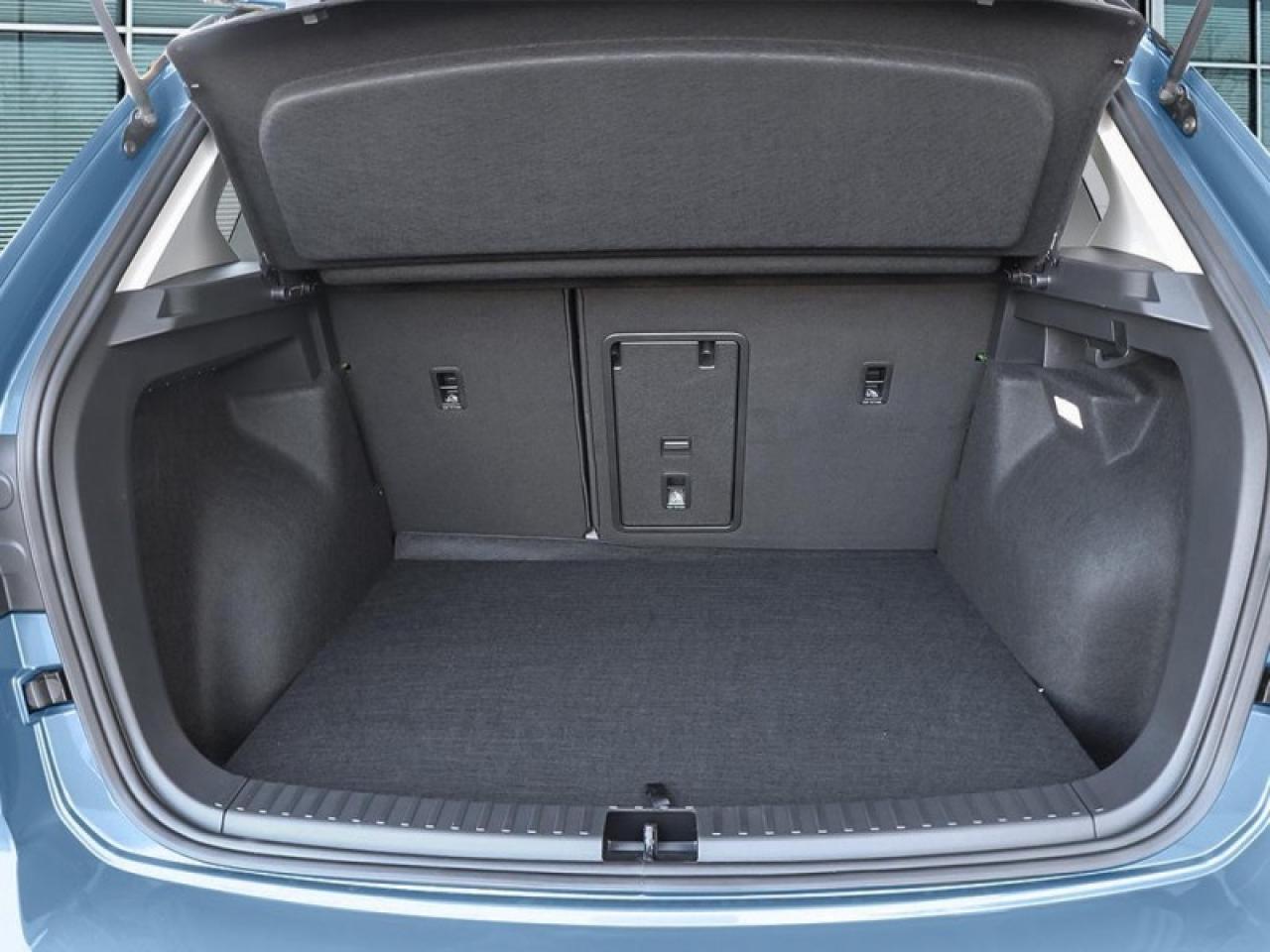 2026 Volkswagen Taos Comfortline Black Edition Photo