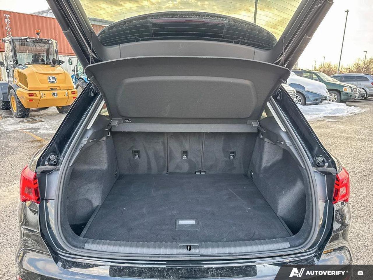 2022 Audi Q3 Komfort   Moonroof   Leather Seats   Clean Carfax Photo
