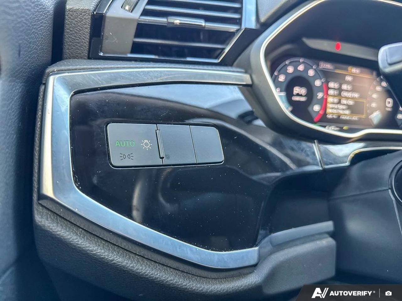 2022 Audi Q3 Komfort   Moonroof   Leather Seats   Clean Carfax Photo