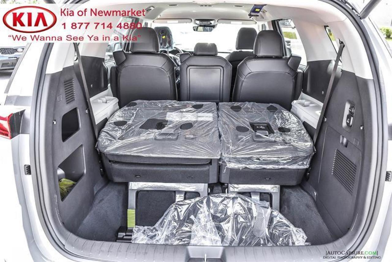 2022 Kia Carnival EX Passenger Van Photo