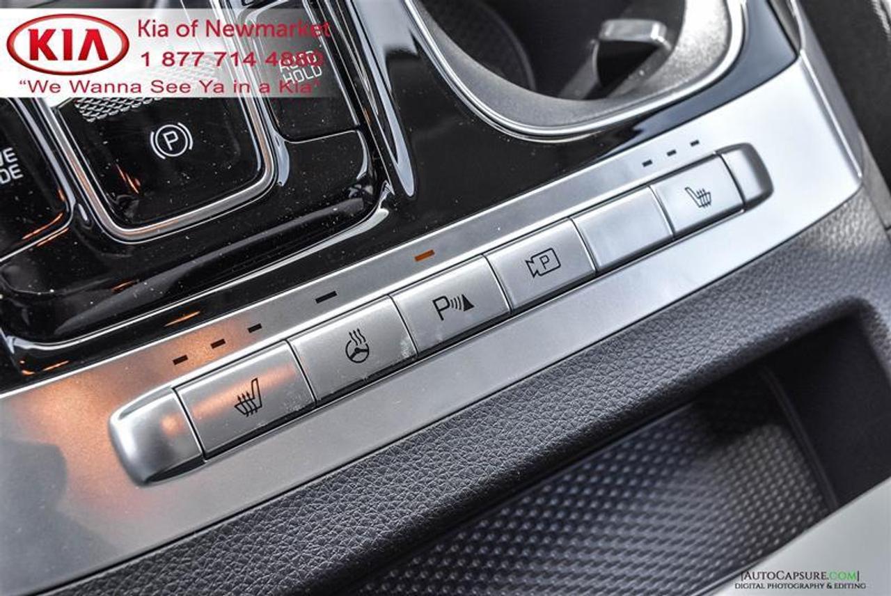 2022 Kia Carnival EX Passenger Van Photo
