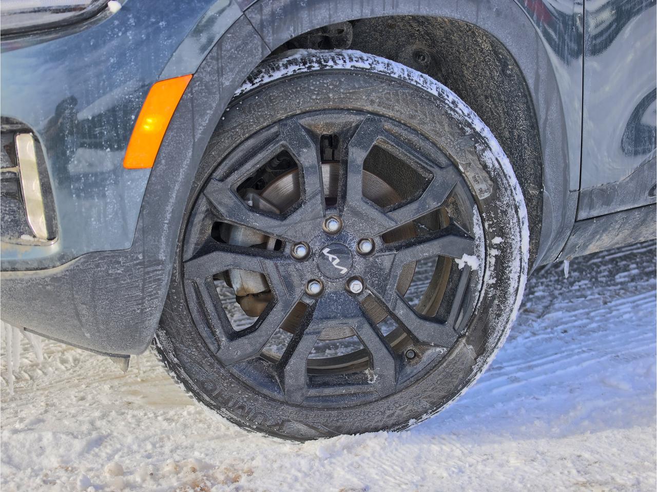 2024 Kia Seltos X-Line   HUD   Ventilated Seat   Black Badgings Photo