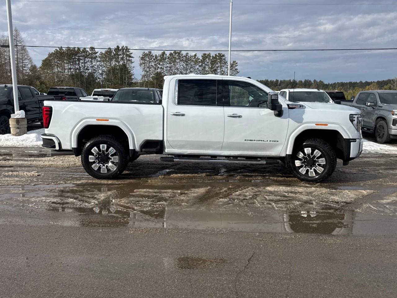 2026 GMC SIERRA 2500HD Crew Cab Standard Box 4-Wheel Drive Denali Photo4